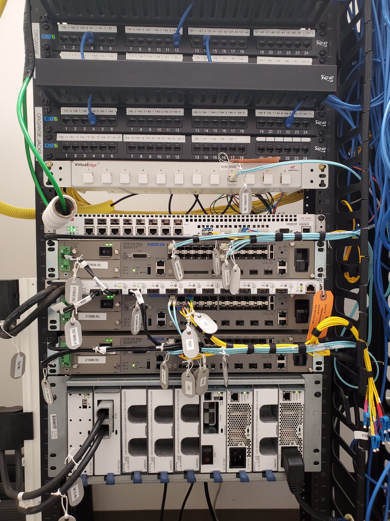 Commercial DAS equipment room infrastructure