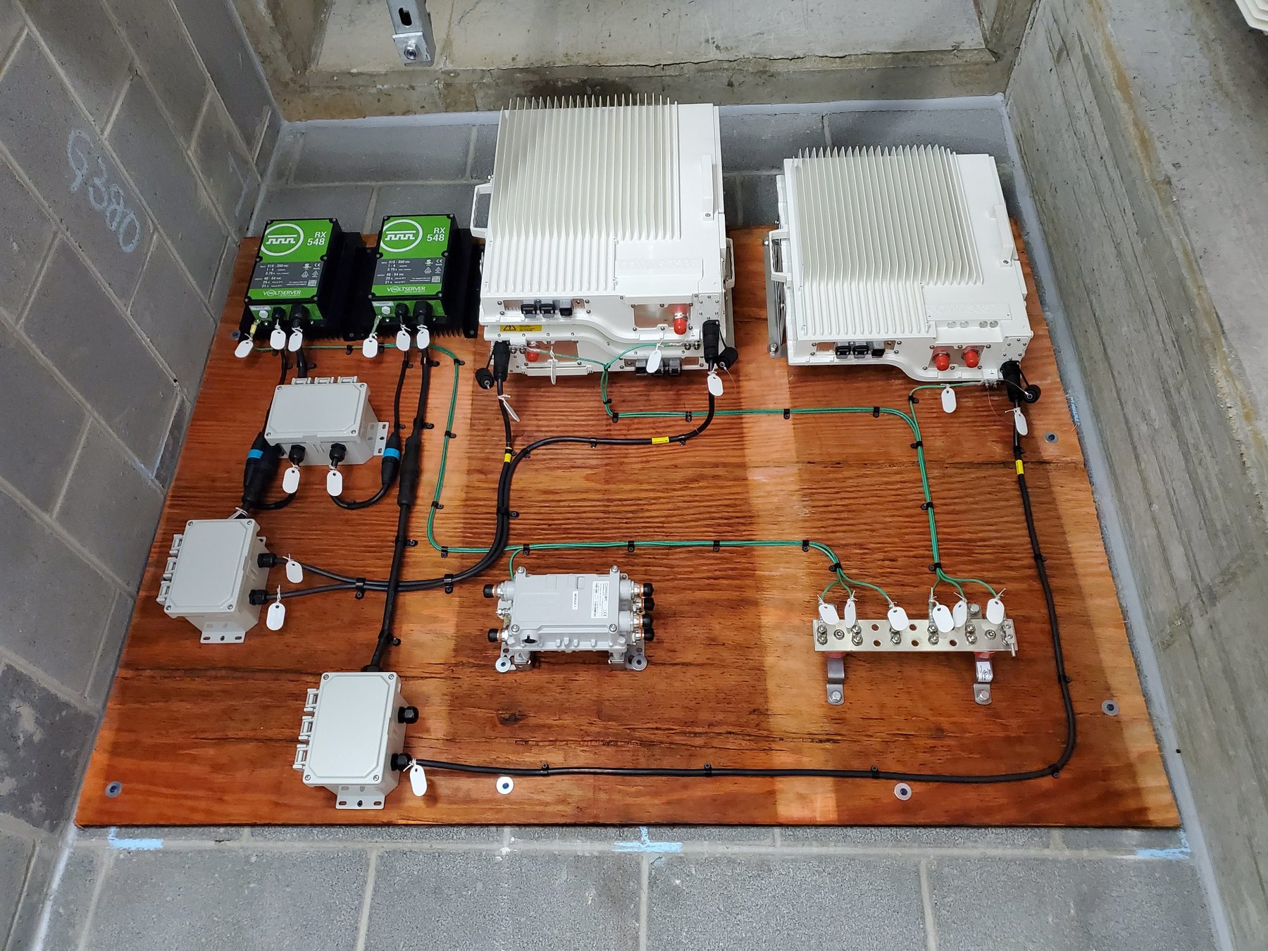 DAS rack equipment with coax and fiber distribution
