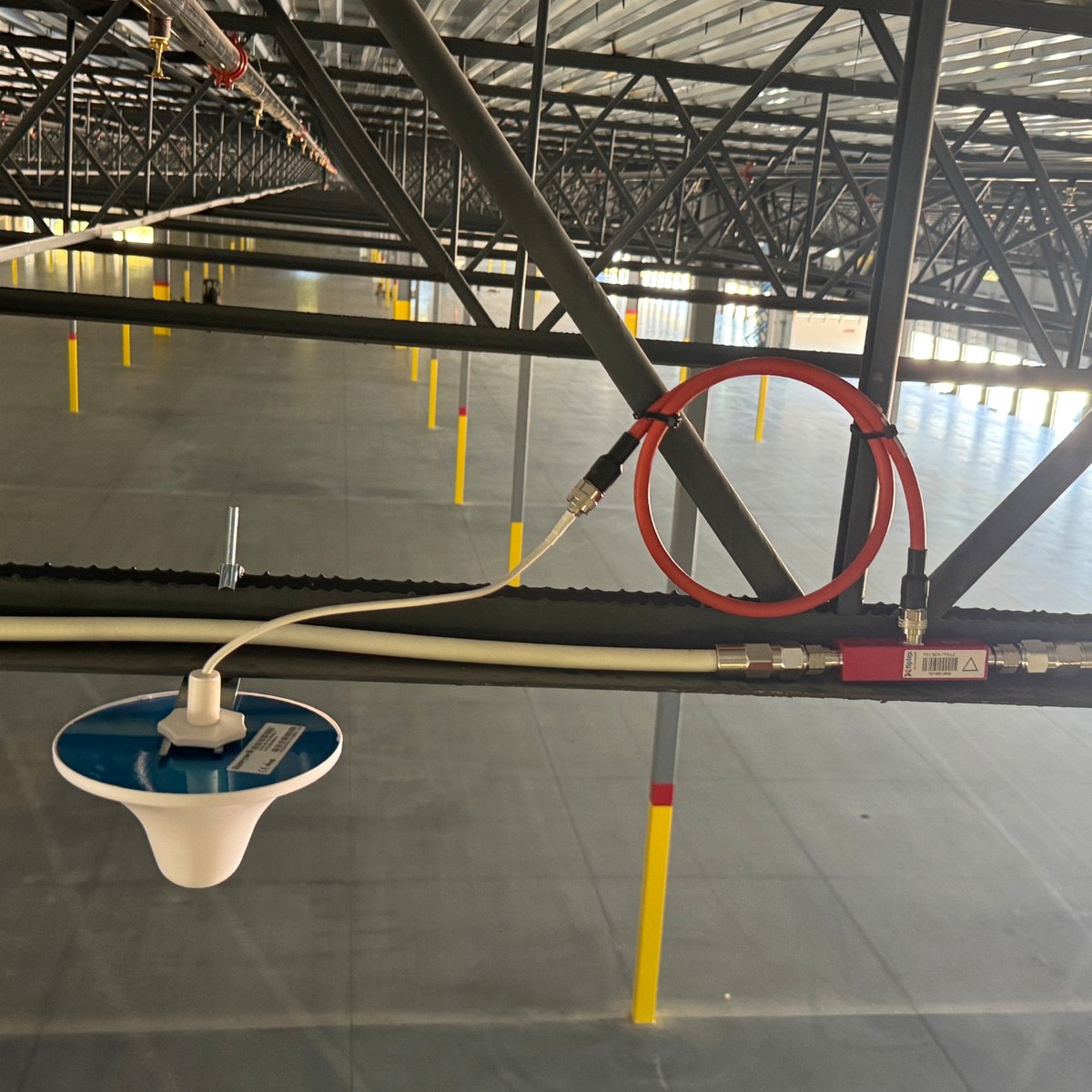 Overhead public safety DAS antenna pathway in logistics warehouse