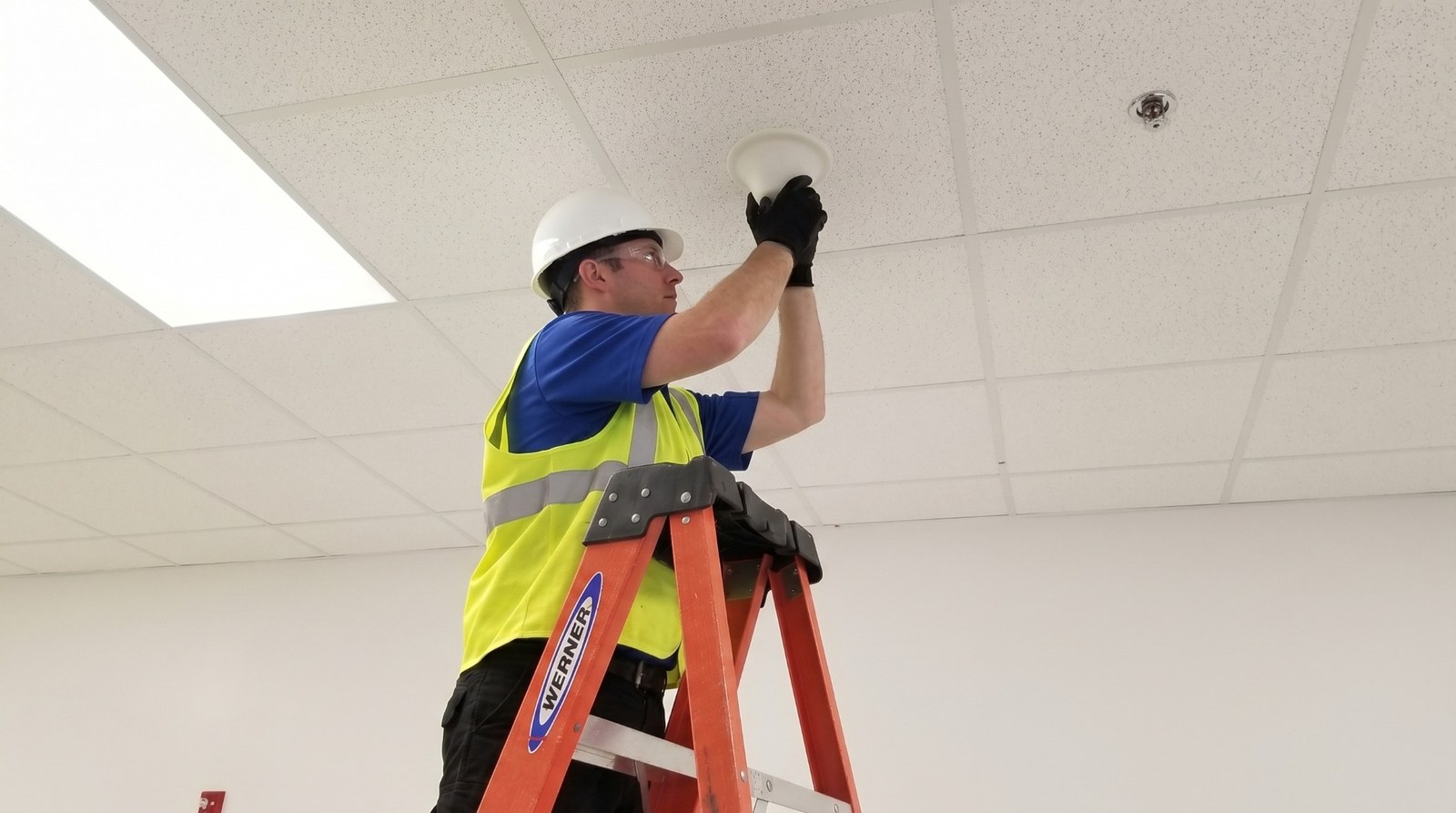 Ceiling-mounted antenna maintenance work