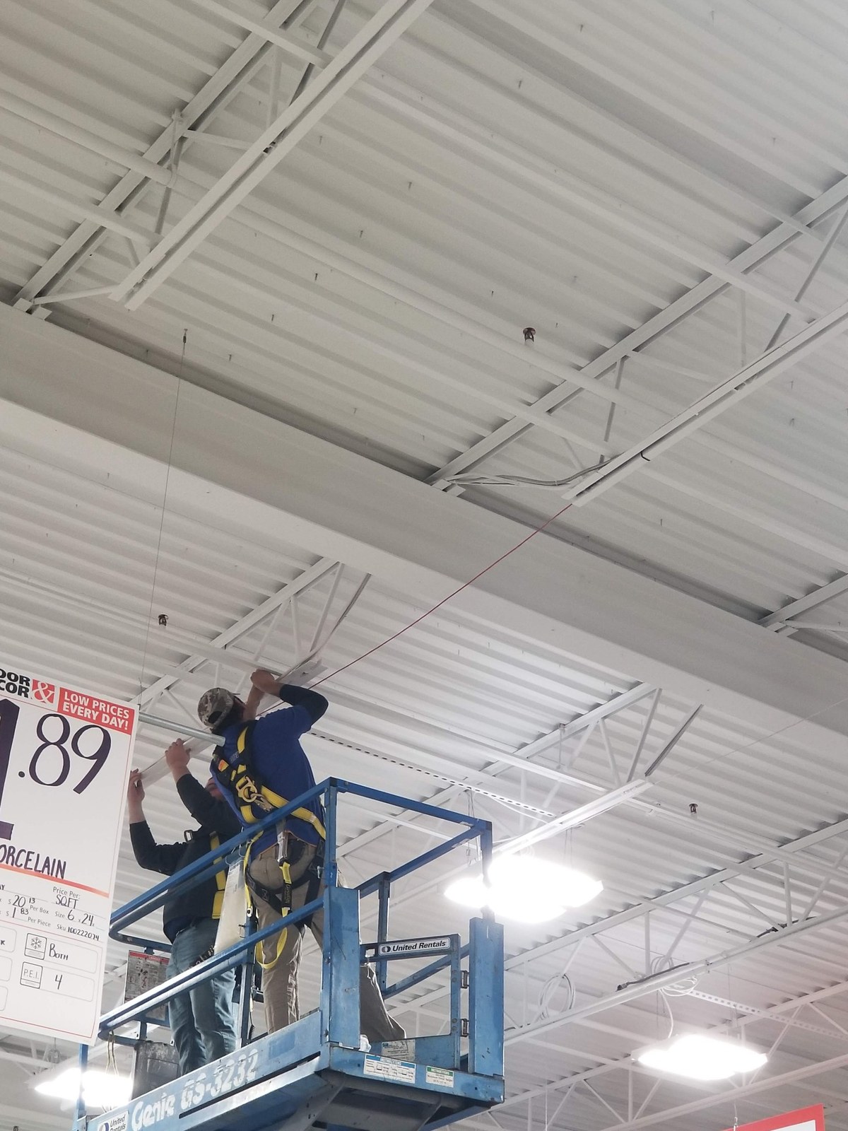 High-bay antenna and pathway work for in-building coverage systems